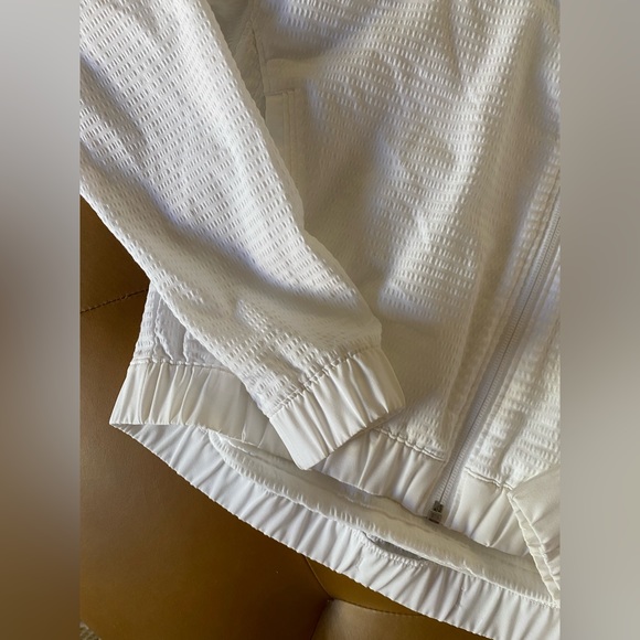 Lululemon Pack Light Bomber Jacket White Packable Zip Up Ventilated Size 4 - Picture 5 of 10